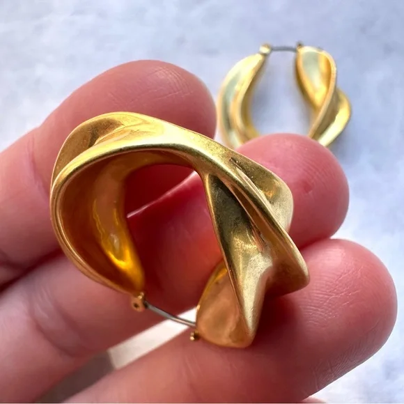 Madewell Gold Hoop Earrings | 1” Diameter - Picture 5 of 5